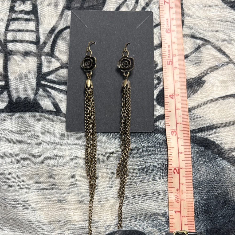 🖤Vintage-Inspired Rose Chain Drop Earrings🖤